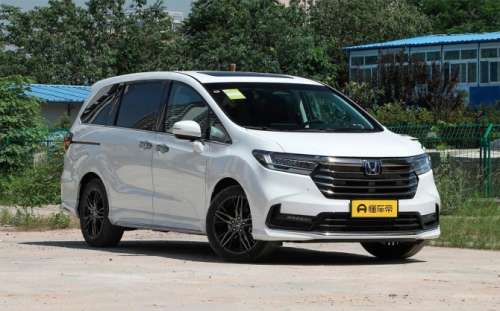 В России появился гибридный минивэн Honda Odyssey за 7,59 млн рублей