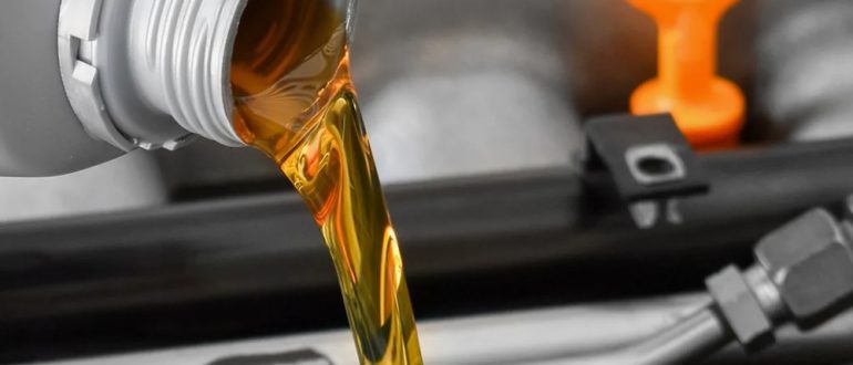 Почему синтетическое масло стало стандартом даже для старых машин